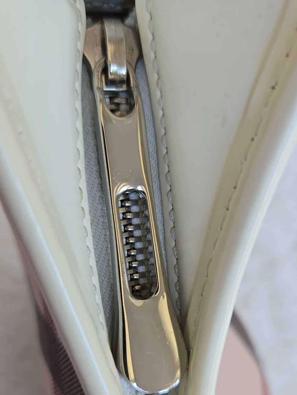 BURBERRY Vintage House Check White Leather Hobo Shoulder Bag with Dust Bag